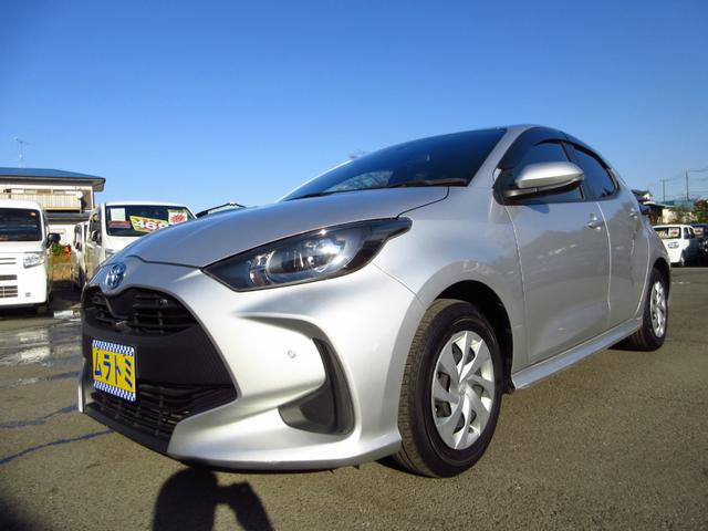 ヤリス ハイブリッドＸ　雹害車　ナビ　ブルートゥース　ＵＳＢ　ＥＴＣ　全周囲カメラ　トヨタセーフティセンス　クルーズコントロール　オートライト　前後ソナー　オート電格ミラー　キーレスキー　オートエアコン　取説　予備キー（4枚目）