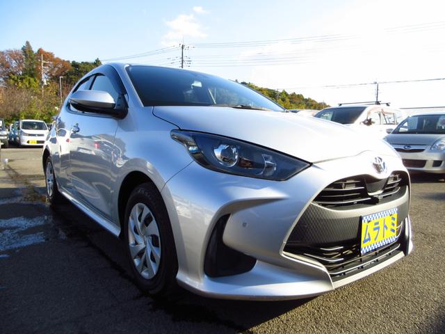 ヤリス ハイブリッドＸ　雹害車　ナビ　ブルートゥース　ＵＳＢ　ＥＴＣ　全周囲カメラ　トヨタセーフティセンス　クルーズコントロール　オートライト　前後ソナー　オート電格ミラー　キーレスキー　オートエアコン　取説　予備キー（10枚目）