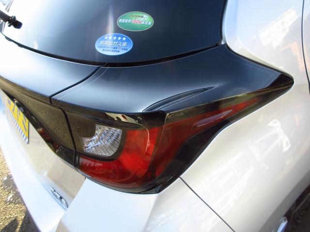 ヤリス ハイブリッドＸ　雹害車　ナビ　ブルートゥース　ＵＳＢ　ＥＴＣ　全周囲カメラ　トヨタセーフティセンス　クルーズコントロール　オートライト　前後ソナー　オート電格ミラー　キーレスキー　オートエアコン　取説　予備キー（19枚目）