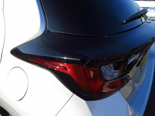 ヤリス ハイブリッドＸ　雹害車　ナビ　ブルートゥース　ＵＳＢ　ＥＴＣ　全周囲カメラ　トヨタセーフティセンス　クルーズコントロール　オートライト　前後ソナー　オート電格ミラー　キーレスキー　オートエアコン　取説　予備キー（20枚目）