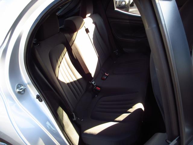 ヤリス ハイブリッドＸ　雹害車　ナビ　ブルートゥース　ＵＳＢ　ＥＴＣ　全周囲カメラ　トヨタセーフティセンス　クルーズコントロール　オートライト　前後ソナー　オート電格ミラー　キーレスキー　オートエアコン　取説　予備キー（25枚目）