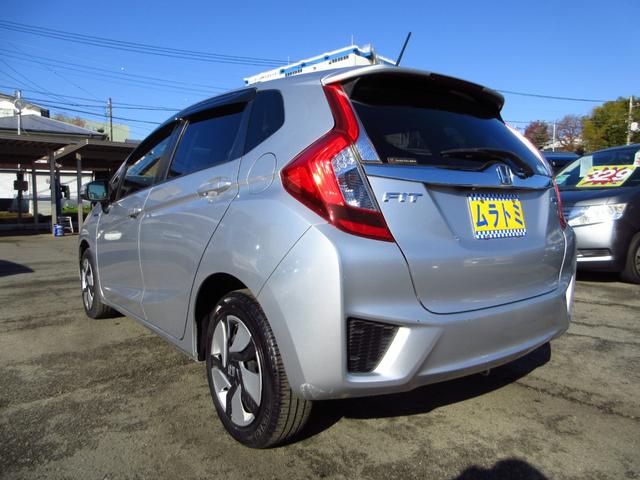 フィットハイブリッド Ｆパッケージ　ナビ　フルセグ　ＣＤ　ＤＶＤ　ＨＤＭＩ　ＵＳＢ　ビルトインＥＴＣ　Ｂカメラ　スマートキー　アイドリングストップ　ＥＣＯＮ　ステアリモコン　オートエアコン　プッシュスタート　ドアバイザー　保証書（6枚目）