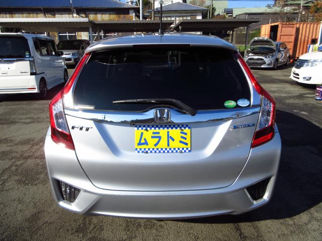 フィットハイブリッド Ｆパッケージ　ナビ　フルセグ　ＣＤ　ＤＶＤ　ＨＤＭＩ　ＵＳＢ　ビルトインＥＴＣ　Ｂカメラ　スマートキー　アイドリングストップ　ＥＣＯＮ　ステアリモコン　オートエアコン　プッシュスタート　ドアバイザー　保証書（7枚目）
