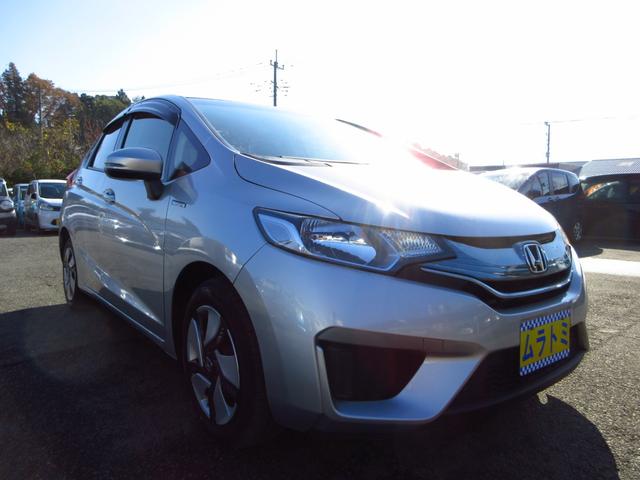 フィットハイブリッド Ｆパッケージ　ナビ　フルセグ　ＣＤ　ＤＶＤ　ＨＤＭＩ　ＵＳＢ　ビルトインＥＴＣ　Ｂカメラ　スマートキー　アイドリングストップ　ＥＣＯＮ　ステアリモコン　オートエアコン　プッシュスタート　ドアバイザー　保証書（10枚目）