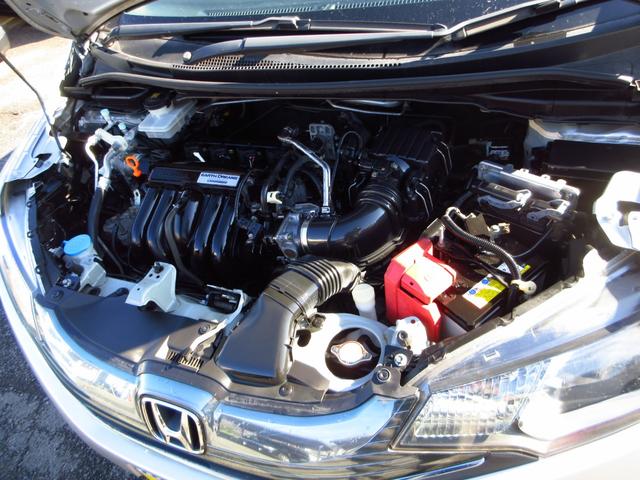 フィットハイブリッド Ｆパッケージ　ナビ　フルセグ　ＣＤ　ＤＶＤ　ＨＤＭＩ　ＵＳＢ　ビルトインＥＴＣ　Ｂカメラ　スマートキー　アイドリングストップ　ＥＣＯＮ　ステアリモコン　オートエアコン　プッシュスタート　ドアバイザー　保証書（12枚目）