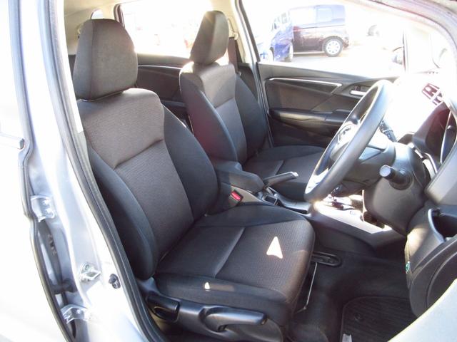 フィットハイブリッド Ｆパッケージ　ナビ　フルセグ　ＣＤ　ＤＶＤ　ＨＤＭＩ　ＵＳＢ　ビルトインＥＴＣ　Ｂカメラ　スマートキー　アイドリングストップ　ＥＣＯＮ　ステアリモコン　オートエアコン　プッシュスタート　ドアバイザー　保証書（23枚目）