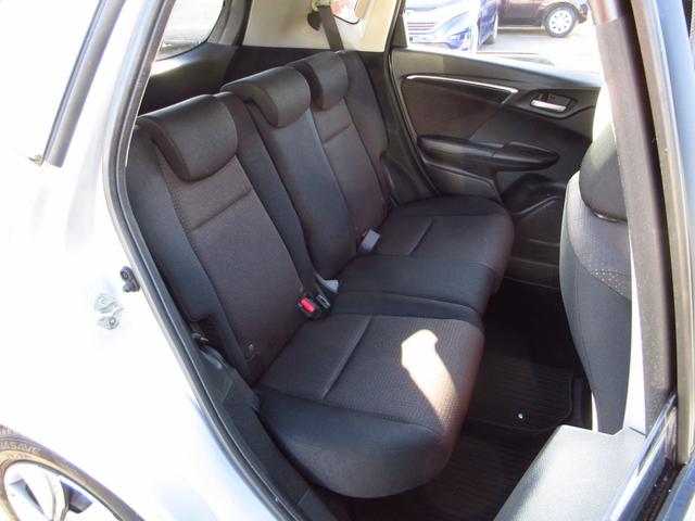 フィットハイブリッド Ｆパッケージ　ナビ　フルセグ　ＣＤ　ＤＶＤ　ＨＤＭＩ　ＵＳＢ　ビルトインＥＴＣ　Ｂカメラ　スマートキー　アイドリングストップ　ＥＣＯＮ　ステアリモコン　オートエアコン　プッシュスタート　ドアバイザー　保証書（24枚目）