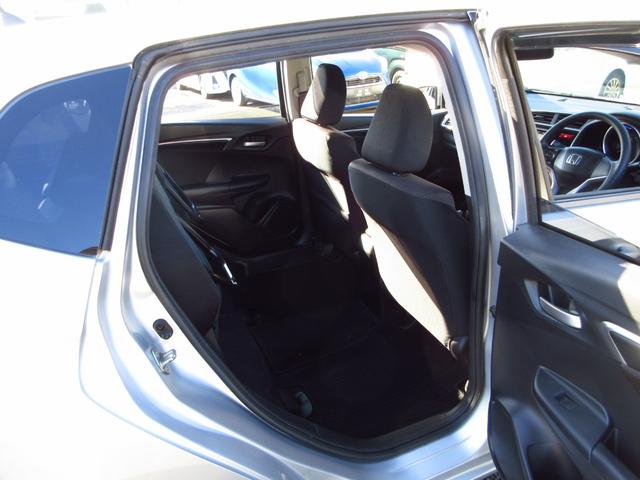 フィットハイブリッド Ｆパッケージ　ナビ　フルセグ　ＣＤ　ＤＶＤ　ＨＤＭＩ　ＵＳＢ　ビルトインＥＴＣ　Ｂカメラ　スマートキー　アイドリングストップ　ＥＣＯＮ　ステアリモコン　オートエアコン　プッシュスタート　ドアバイザー　保証書（25枚目）