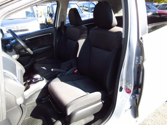 フィットハイブリッド Ｆパッケージ　ナビ　フルセグ　ＣＤ　ＤＶＤ　ＨＤＭＩ　ＵＳＢ　ビルトインＥＴＣ　Ｂカメラ　スマートキー　アイドリングストップ　ＥＣＯＮ　ステアリモコン　オートエアコン　プッシュスタート　ドアバイザー　保証書（27枚目）