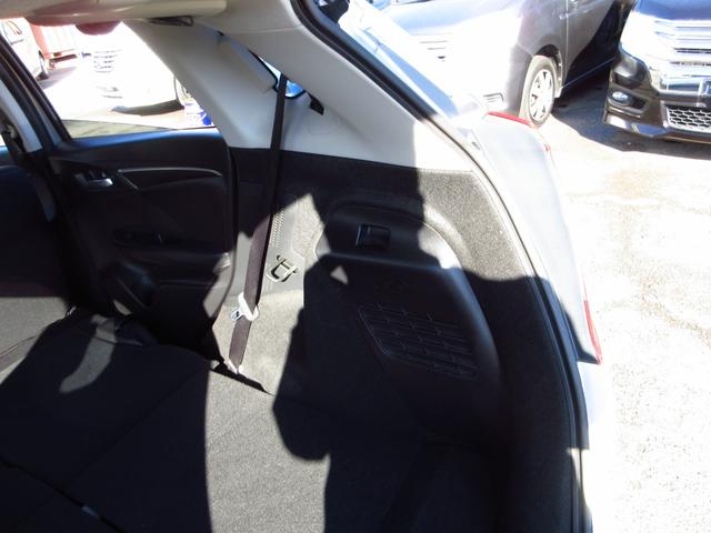 フィットハイブリッド Ｆパッケージ　ナビ　フルセグ　ＣＤ　ＤＶＤ　ＨＤＭＩ　ＵＳＢ　ビルトインＥＴＣ　Ｂカメラ　スマートキー　アイドリングストップ　ＥＣＯＮ　ステアリモコン　オートエアコン　プッシュスタート　ドアバイザー　保証書（33枚目）