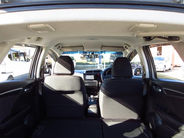 フィットハイブリッド Ｆパッケージ　ナビ　フルセグ　ＣＤ　ＤＶＤ　ＨＤＭＩ　ＵＳＢ　ビルトインＥＴＣ　Ｂカメラ　スマートキー　アイドリングストップ　ＥＣＯＮ　ステアリモコン　オートエアコン　プッシュスタート　ドアバイザー　保証書（35枚目）