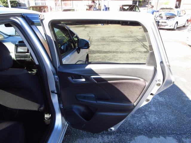 フィットハイブリッド Ｆパッケージ　ナビ　フルセグ　ＣＤ　ＤＶＤ　ＨＤＭＩ　ＵＳＢ　ビルトインＥＴＣ　Ｂカメラ　スマートキー　アイドリングストップ　ＥＣＯＮ　ステアリモコン　オートエアコン　プッシュスタート　ドアバイザー　保証書（53枚目）