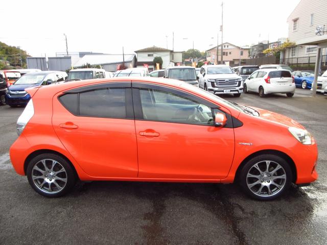 アクア Ｓ　ナビ　フルセグ　ブルートゥース　ＥＴＣ　Ｂカメラ　前後ドラレコ　社外アルミ　リアスポイラー　オートライト　オートエアコン　スマートキー　前席シートヒーター　ナノイー　ドアバイザー　プライバシーガラス（9枚目）