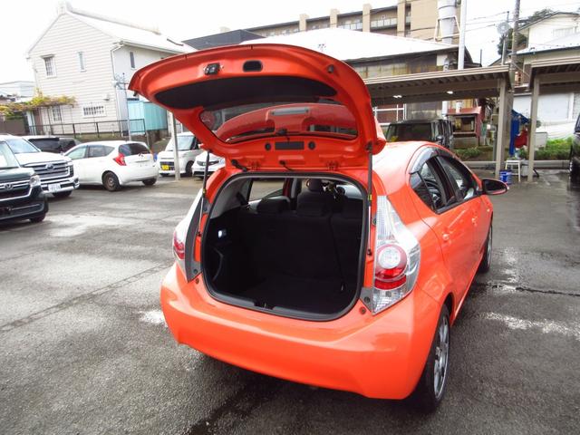 アクア Ｓ　ナビ　フルセグ　ブルートゥース　ＥＴＣ　Ｂカメラ　前後ドラレコ　社外アルミ　リアスポイラー　オートライト　オートエアコン　スマートキー　前席シートヒーター　ナノイー　ドアバイザー　プライバシーガラス（30枚目）