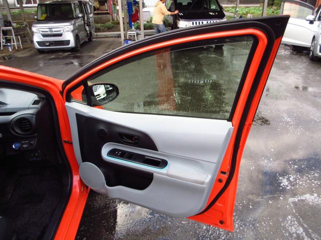 アクア Ｓ　ナビ　フルセグ　ブルートゥース　ＥＴＣ　Ｂカメラ　前後ドラレコ　社外アルミ　リアスポイラー　オートライト　オートエアコン　スマートキー　前席シートヒーター　ナノイー　ドアバイザー　プライバシーガラス（52枚目）