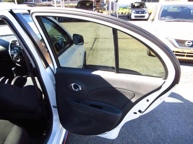 マーチ ニスモ　Ｓ　５速マニュアル　ニスモシート２脚　純正エアロ　純正アルミ　オートライト　インテリキー　社外デッキ　ＣＤ　ＡＵＸ　ＵＳＢ　ＥＴＣ　オートエアコン　オート電格ミラー　プライバシーガラス（60枚目）