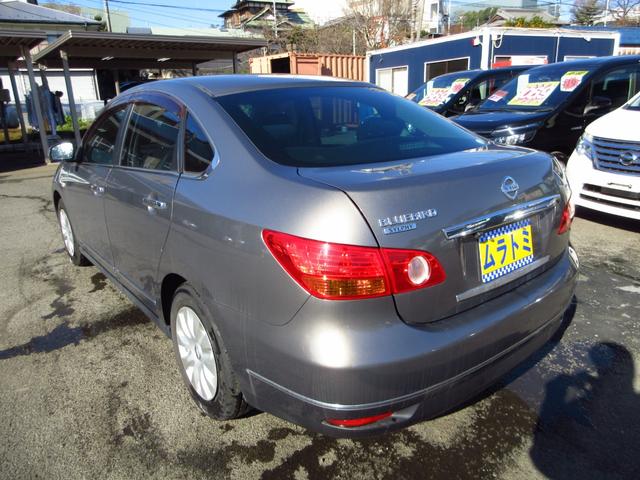 ブルーバードシルフィ ２０Ｍ　ナビ　フルセグ　ブルートゥース　ＣＤ　ＤＶＤ　ＥＴＣ　Ｂカメラ　オートエアコン　革巻きステアリング　オートライト　フォグ　インテリキー　革巻きステアリング　ドアバイザー　電格ミラー　イモビライザー（8枚目）