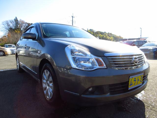 ブルーバードシルフィ ２０Ｍ　ナビ　フルセグ　ブルートゥース　ＣＤ　ＤＶＤ　ＥＴＣ　Ｂカメラ　オートエアコン　革巻きステアリング　オートライト　フォグ　インテリキー　革巻きステアリング　ドアバイザー　電格ミラー　イモビライザー（11枚目）