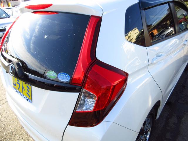 フィット 13G・Fパッケージ 5速マニュアル ナビ ブルートゥース ETC Bカメラ 前後ドライブレコーダー スマートキー アイストップ 社外アルミ CTBA ドアバイザー プライバシーガラス カーテンエアバッグ 保証書(27枚目)