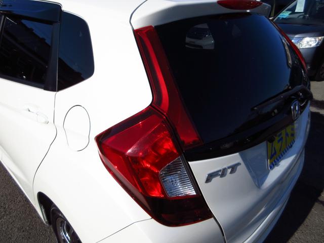 フィット 13G・Fパッケージ 5速マニュアル ナビ ブルートゥース ETC Bカメラ 前後ドライブレコーダー スマートキー アイストップ 社外アルミ CTBA ドアバイザー プライバシーガラス カーテンエアバッグ 保証書(28枚目)
