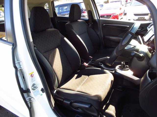 フィット 13G・Fパッケージ 5速マニュアル ナビ ブルートゥース ETC Bカメラ 前後ドライブレコーダー スマートキー アイストップ 社外アルミ CTBA ドアバイザー プライバシーガラス カーテンエアバッグ 保証書(31枚目)