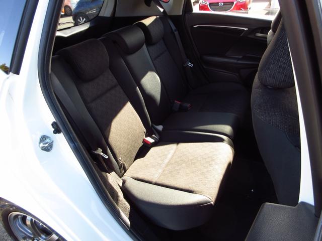 フィット 13G・Fパッケージ 5速マニュアル ナビ ブルートゥース ETC Bカメラ 前後ドライブレコーダー スマートキー アイストップ 社外アルミ CTBA ドアバイザー プライバシーガラス カーテンエアバッグ 保証書(32枚目)