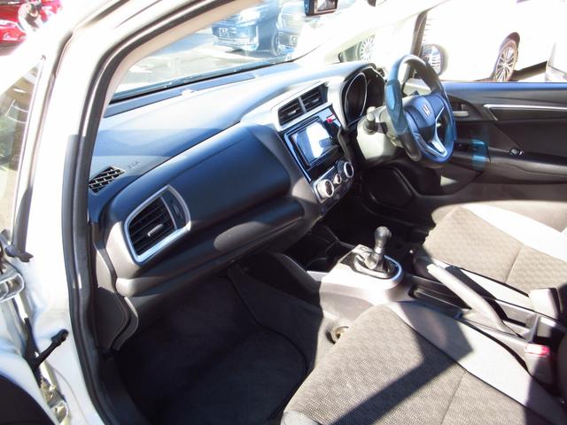 フィット 13G・Fパッケージ 5速マニュアル ナビ ブルートゥース ETC Bカメラ 前後ドライブレコーダー スマートキー アイストップ 社外アルミ CTBA ドアバイザー プライバシーガラス カーテンエアバッグ 保証書(34枚目)