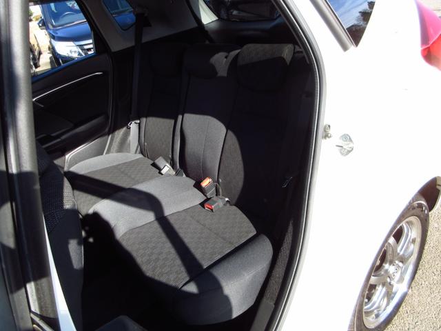 フィット 13G・Fパッケージ 5速マニュアル ナビ ブルートゥース ETC Bカメラ 前後ドライブレコーダー スマートキー アイストップ 社外アルミ CTBA ドアバイザー プライバシーガラス カーテンエアバッグ 保証書(36枚目)