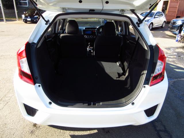 フィット 13G・Fパッケージ 5速マニュアル ナビ ブルートゥース ETC Bカメラ 前後ドライブレコーダー スマートキー アイストップ 社外アルミ CTBA ドアバイザー プライバシーガラス カーテンエアバッグ 保証書(39枚目)