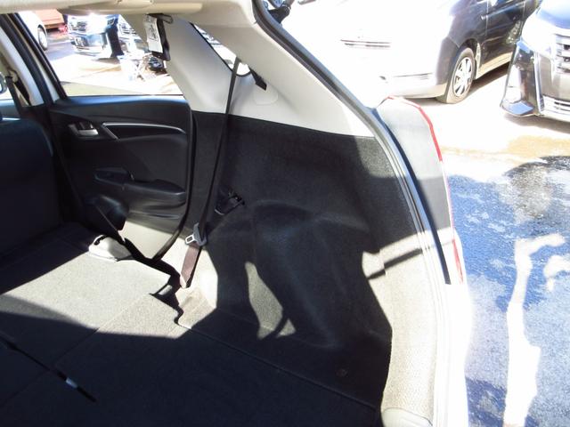 フィット 13G・Fパッケージ 5速マニュアル ナビ ブルートゥース ETC Bカメラ 前後ドライブレコーダー スマートキー アイストップ 社外アルミ CTBA ドアバイザー プライバシーガラス カーテンエアバッグ 保証書(41枚目)