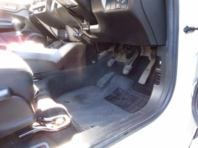 フィット 13G・Fパッケージ 5速マニュアル ナビ ブルートゥース ETC Bカメラ 前後ドライブレコーダー スマートキー アイストップ 社外アルミ CTBA ドアバイザー プライバシーガラス カーテンエアバッグ 保証書(55枚目)