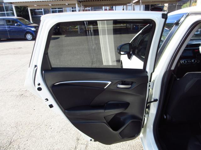 フィット 13G・Fパッケージ 5速マニュアル ナビ ブルートゥース ETC Bカメラ 前後ドライブレコーダー スマートキー アイストップ 社外アルミ CTBA ドアバイザー プライバシーガラス カーテンエアバッグ 保証書(62枚目)