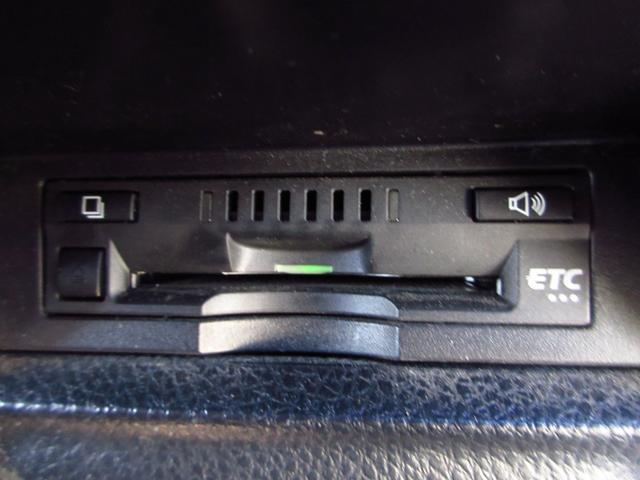 ノア ハイブリッドSi ダブルバイビー 雹害車 7人乗り 大型ナビ フルセグ ETC Bカメラ フリップダウンモニター 両側パワースライドドア 衝突軽減システム 純正エアロ 純正アルミ LEDオートライト フォグ クルーズコントロール(18枚目)