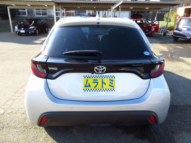 ヤリス Ｘ　雹害車　ナビ　ブルートゥース　ＵＳＢ　全周囲カメラ　フロントドライブレコーダー　セーフティセンス　レーンキープアシスト　前後ソナー　オートライト　プライバシーガラス　ドアバイザー　キーレスキー（9枚目）