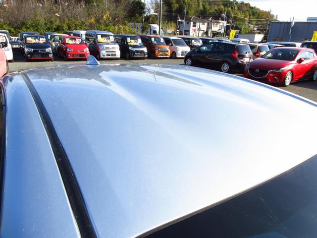 ヤリス Ｘ　雹害車　ナビ　ブルートゥース　ＵＳＢ　全周囲カメラ　フロントドライブレコーダー　セーフティセンス　レーンキープアシスト　前後ソナー　オートライト　プライバシーガラス　ドアバイザー　キーレスキー（10枚目）