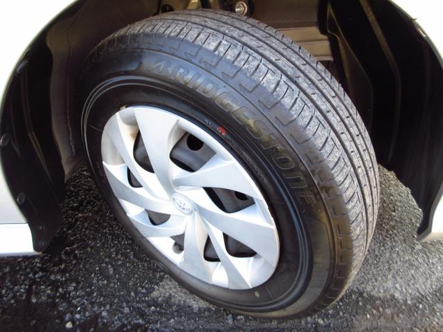 ヤリス Ｘ　雹害車　ナビ　ブルートゥース　ＵＳＢ　全周囲カメラ　フロントドライブレコーダー　セーフティセンス　レーンキープアシスト　前後ソナー　オートライト　プライバシーガラス　ドアバイザー　キーレスキー（11枚目）