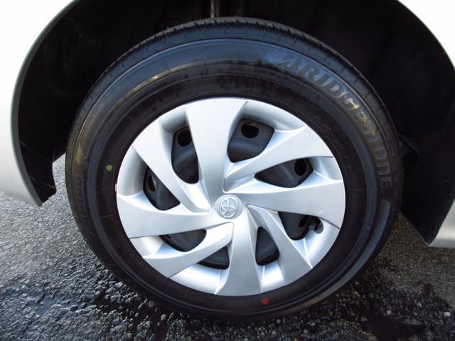 ヤリス Ｘ　雹害車　ナビ　ブルートゥース　ＵＳＢ　全周囲カメラ　フロントドライブレコーダー　セーフティセンス　レーンキープアシスト　前後ソナー　オートライト　プライバシーガラス　ドアバイザー　キーレスキー（29枚目）