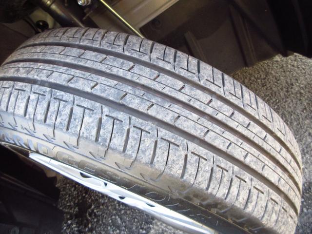 ヤリス Ｘ　雹害車　ナビ　ブルートゥース　ＵＳＢ　全周囲カメラ　フロントドライブレコーダー　セーフティセンス　レーンキープアシスト　前後ソナー　オートライト　プライバシーガラス　ドアバイザー　キーレスキー（30枚目）