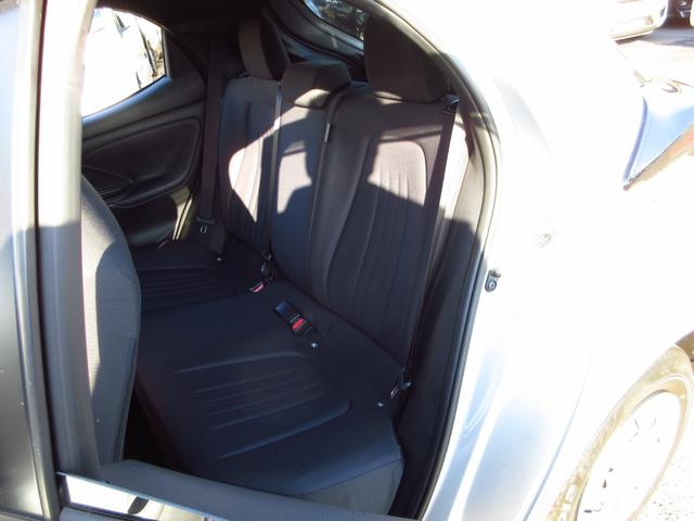ヤリス Ｘ　雹害車　ナビ　ブルートゥース　ＵＳＢ　全周囲カメラ　フロントドライブレコーダー　セーフティセンス　レーンキープアシスト　前後ソナー　オートライト　プライバシーガラス　ドアバイザー　キーレスキー（35枚目）