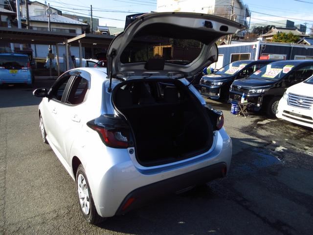 ヤリス Ｘ　雹害車　ナビ　ブルートゥース　ＵＳＢ　全周囲カメラ　フロントドライブレコーダー　セーフティセンス　レーンキープアシスト　前後ソナー　オートライト　プライバシーガラス　ドアバイザー　キーレスキー（36枚目）