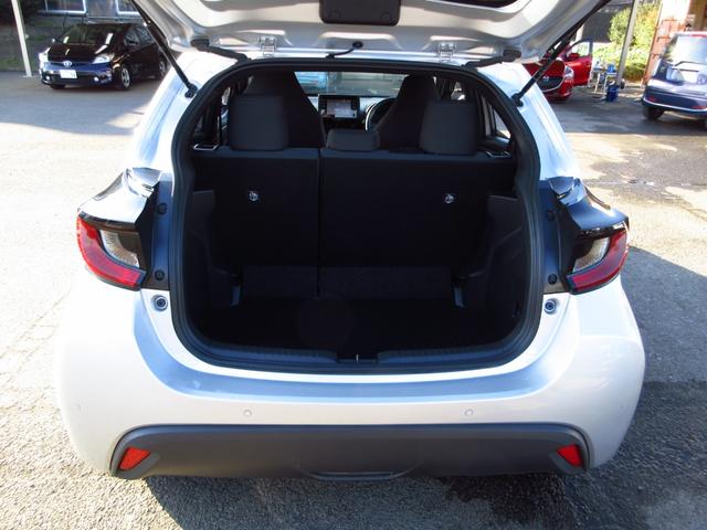 ヤリス Ｘ　雹害車　ナビ　ブルートゥース　ＵＳＢ　全周囲カメラ　フロントドライブレコーダー　セーフティセンス　レーンキープアシスト　前後ソナー　オートライト　プライバシーガラス　ドアバイザー　キーレスキー（37枚目）