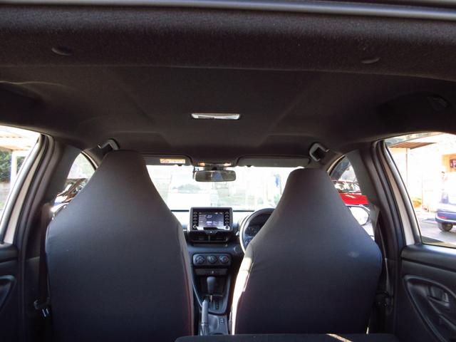 ヤリス Ｘ　雹害車　ナビ　ブルートゥース　ＵＳＢ　全周囲カメラ　フロントドライブレコーダー　セーフティセンス　レーンキープアシスト　前後ソナー　オートライト　プライバシーガラス　ドアバイザー　キーレスキー（42枚目）