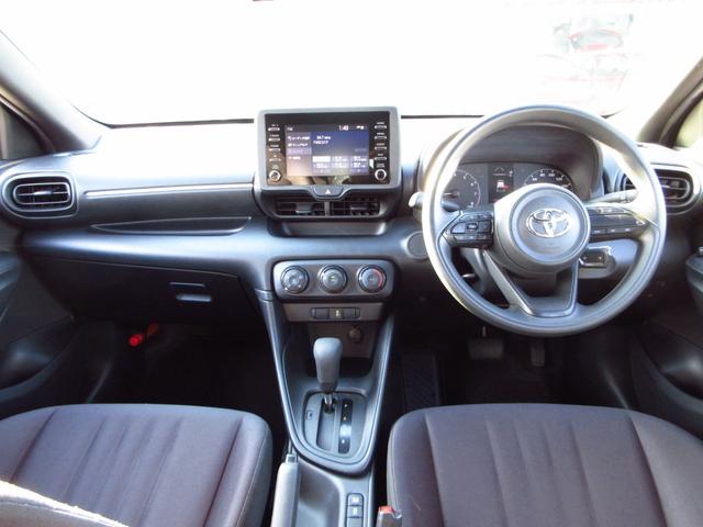 ヤリス Ｘ　雹害車　ナビ　ブルートゥース　ＵＳＢ　全周囲カメラ　フロントドライブレコーダー　セーフティセンス　レーンキープアシスト　前後ソナー　オートライト　プライバシーガラス　ドアバイザー　キーレスキー（43枚目）