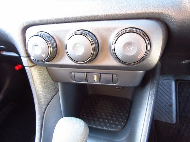 ヤリス Ｘ　雹害車　ナビ　ブルートゥース　ＵＳＢ　全周囲カメラ　フロントドライブレコーダー　セーフティセンス　レーンキープアシスト　前後ソナー　オートライト　プライバシーガラス　ドアバイザー　キーレスキー（46枚目）