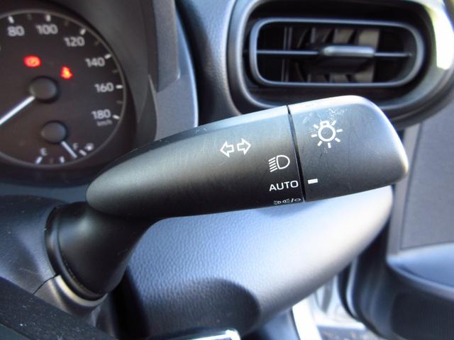 ヤリス Ｘ　雹害車　ナビ　ブルートゥース　ＵＳＢ　全周囲カメラ　フロントドライブレコーダー　セーフティセンス　レーンキープアシスト　前後ソナー　オートライト　プライバシーガラス　ドアバイザー　キーレスキー（49枚目）