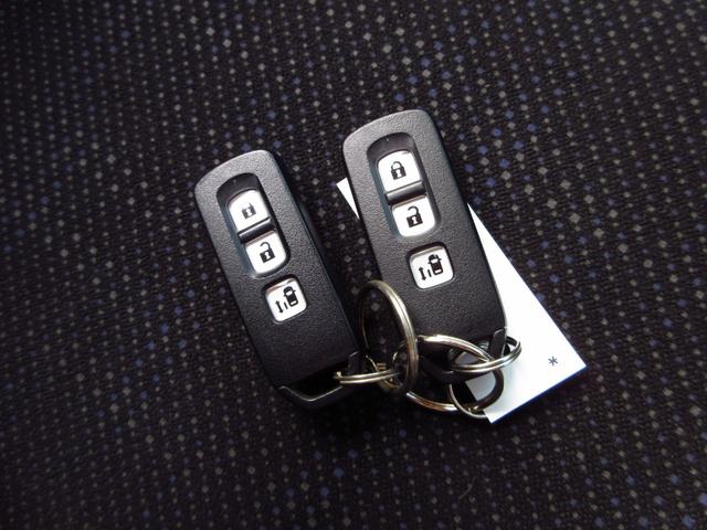 N-BOX G・ターボLパッケージ ターボ ナビ フルセグ ブルートゥース ETC Bカメラ クルーズコントロール 左パワースライドドア 革巻きステアリング 社外アルミ リアシェード オート電格ミラー スマートキー オートエアコン(20枚目)