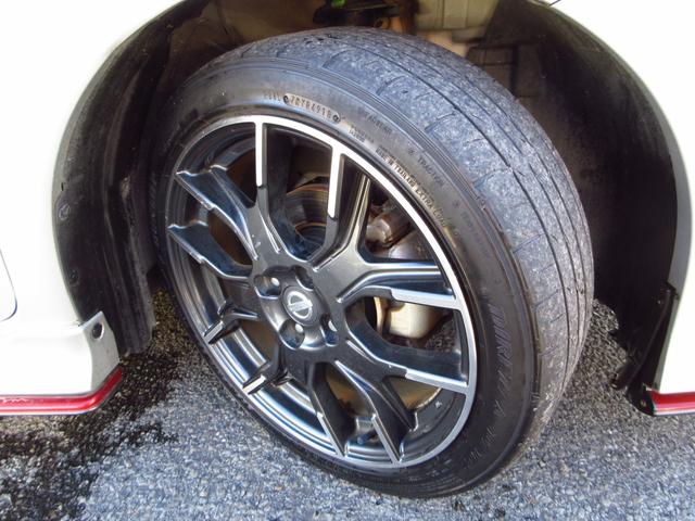 ノート ニスモ　Ｓ　５速マニュアル　ニスモシート２脚　純正エアロ　純正アルミ　マフラー　ナビ　フルセグ　ブルートゥース　インテリキー　ドアバイザー　プライバシーガラス（11枚目）