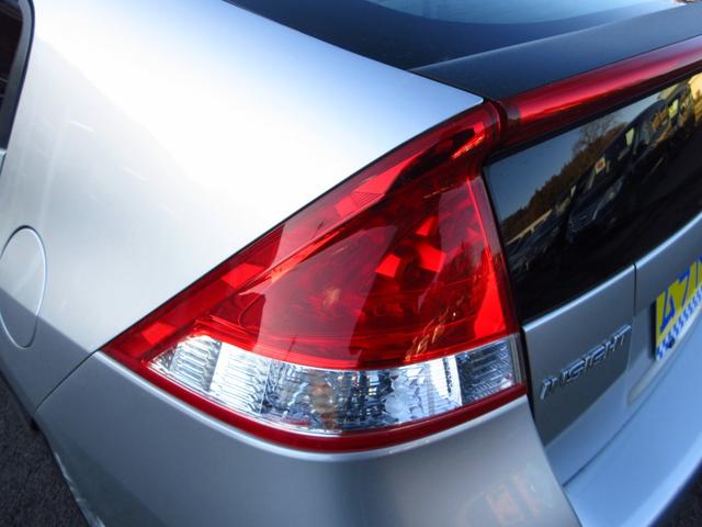 インサイト G ナビ テレビ CD DVD ビルトインETC Bカメラ アイドリングストップ ECON トノカバー ステアリモコン オートエアコン ドアバイザー プライバシーガラス キーレスキー(28枚目)