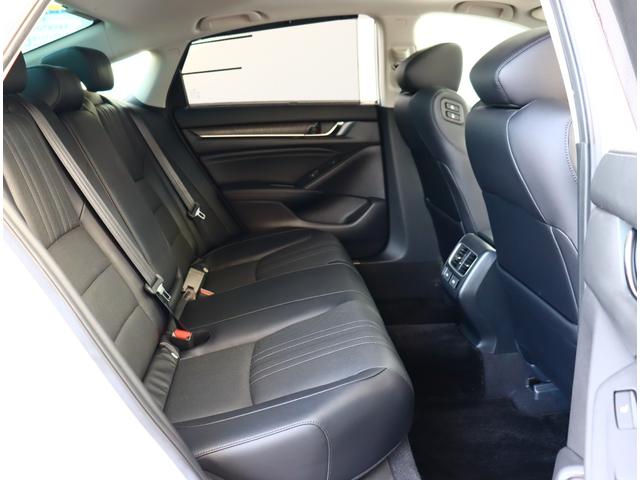 アコード EX モデューロエアロ 本革シート サンルーフ 純正ナビ フルセグTV バックカメラ ETC BSI HUD LEDライト 後席シートヒーター アダプティブクルーズ ワイヤレス充電 コーナーセンサー(10枚目)