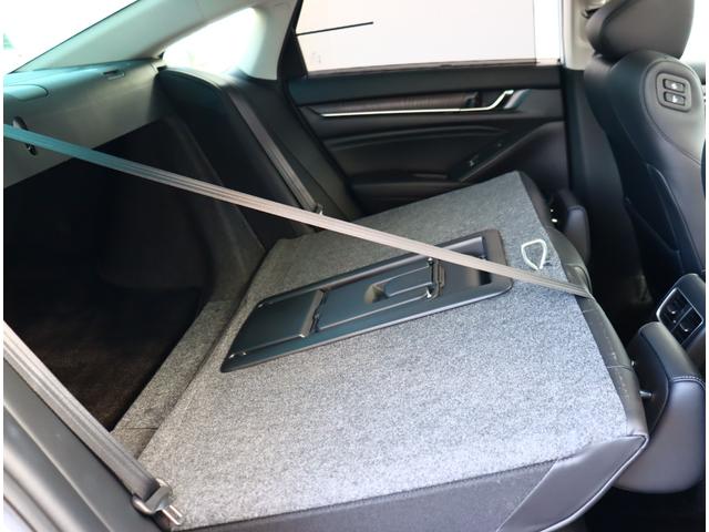 アコード EX モデューロエアロ 本革シート サンルーフ 純正ナビ フルセグTV バックカメラ ETC BSI HUD LEDライト 後席シートヒーター アダプティブクルーズ ワイヤレス充電 コーナーセンサー(11枚目)